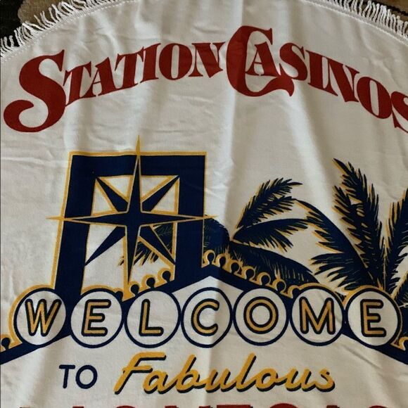 Welcome To Fabulous Las Vegas Station Casino White Red Yellow Round Beach Towel - Picture 5 of 8